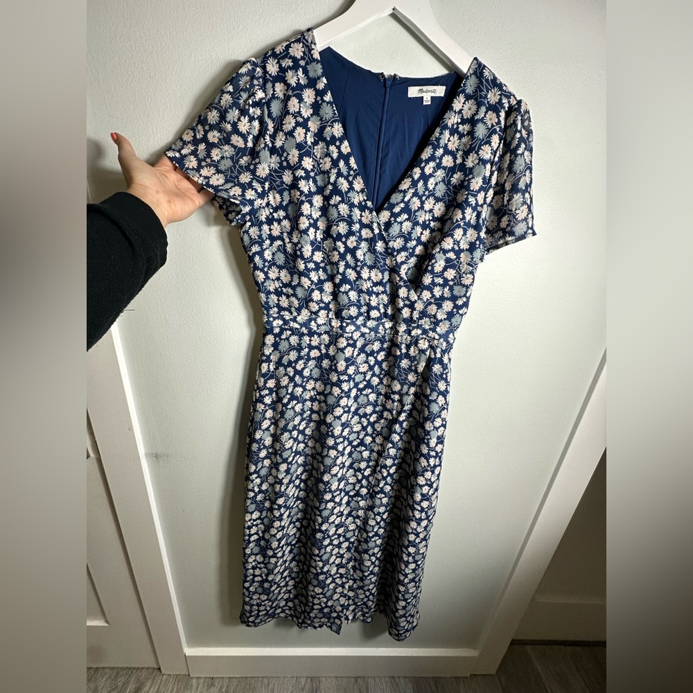 Madewell Wrap-Front Midi Dress in French Floral Size 6 - Picture 11 of 17